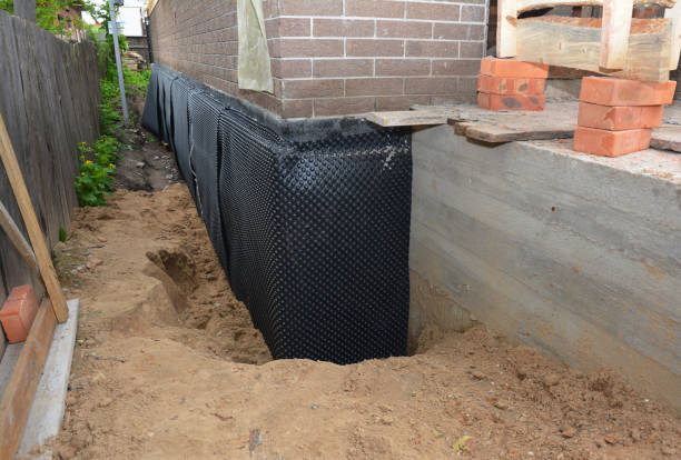Happy homeowners after waterproofing job in Neopit